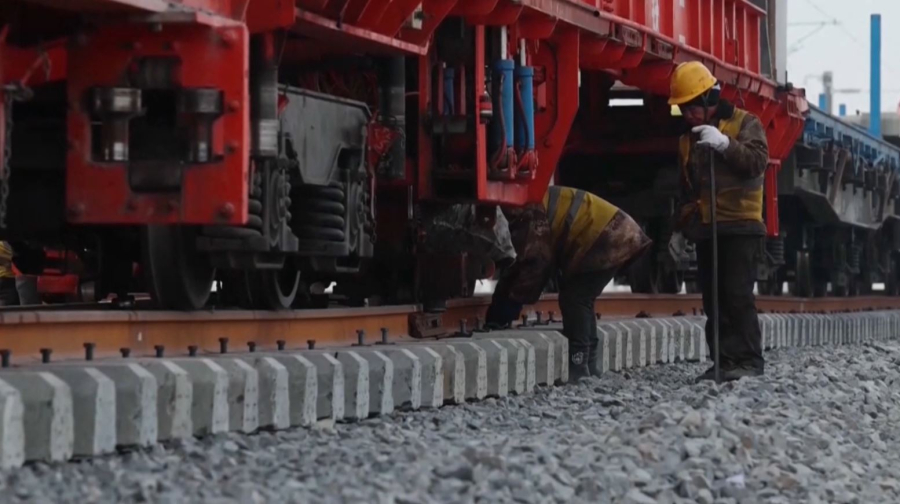 Поезд сбил рабочих в Китае