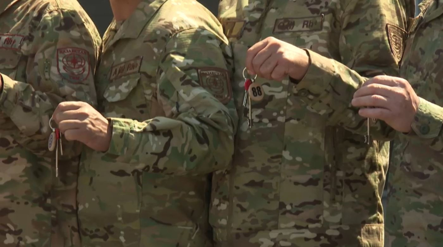 15 сотрудникам столичных подразделений МЧС вручили ключи от квартир