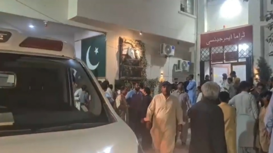 Смертник совершил теракт в Пакистане: 15 погибших