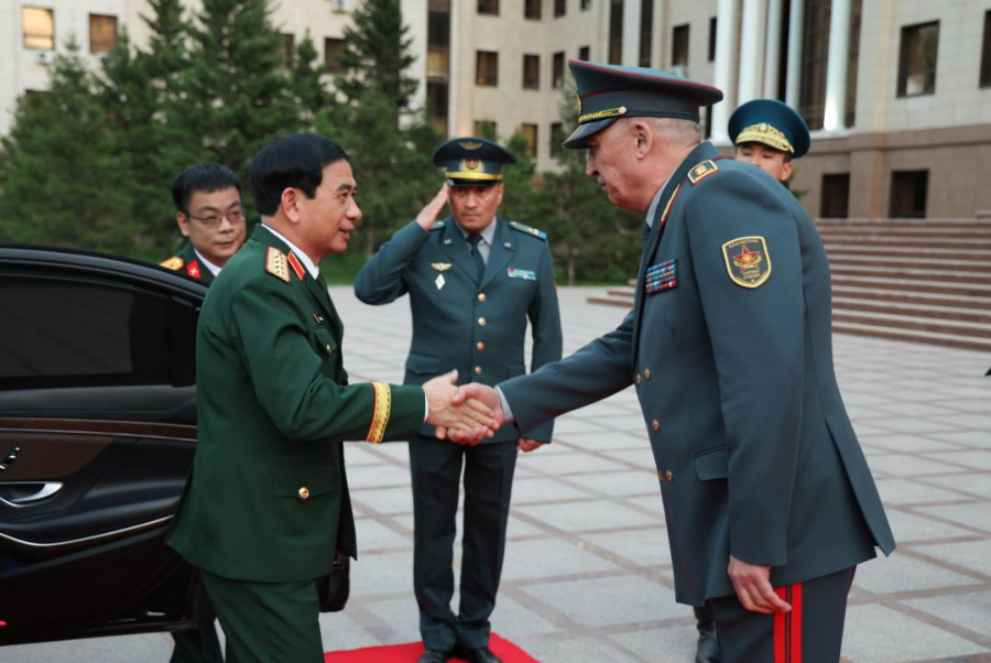 Министры обороны РК и Вьетнама обсудили вопросы сотрудничества