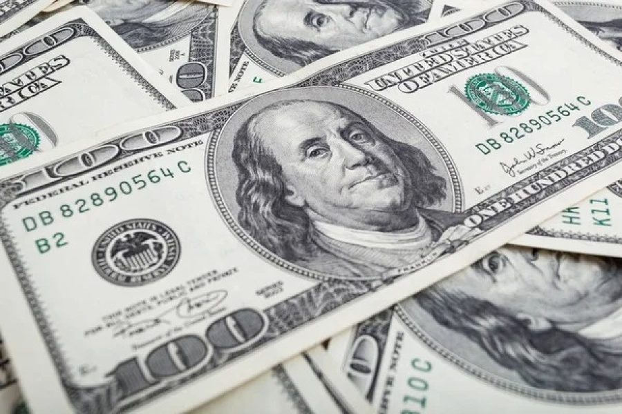 Доллар продолжил дешеветь в Казахстане: курс на 14 августа