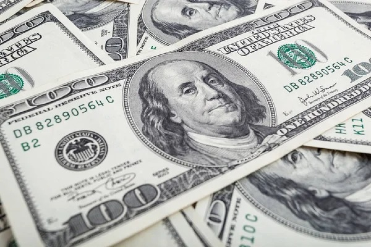 Доллар продолжил дешеветь в Казахстане: курс на 14 августа
