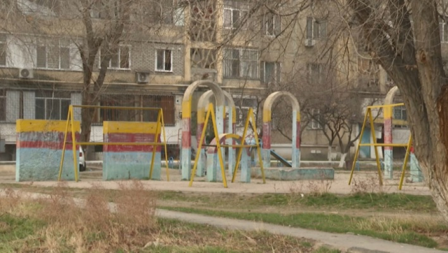 Таразцы просят обновить детские площадки во дворах