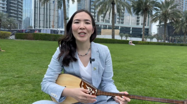 Дубайда домбыраны күмбірлеткісі келетін қазақ саны артып келеді