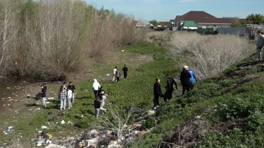 Более 100 мешков мусора собрали волонтёры в Уральске