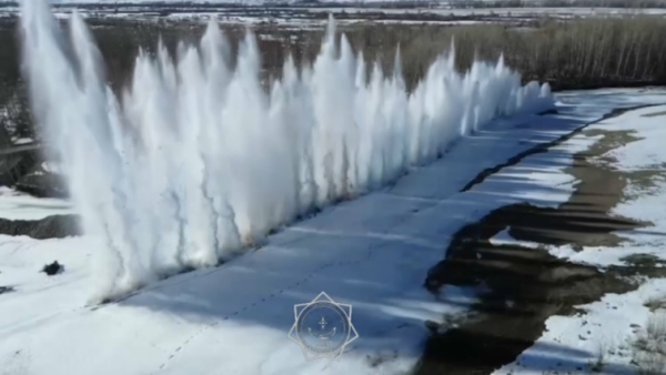 Взрывные работы провели на реке Курчум