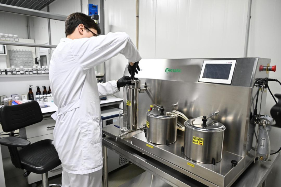 Три новых производственных предприятия начали работу в индустриальной зоне Алматы