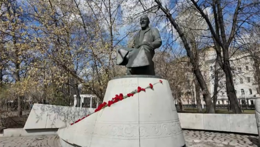 Памятнику Абаю Кунанбаеву в Москве – 20 лет