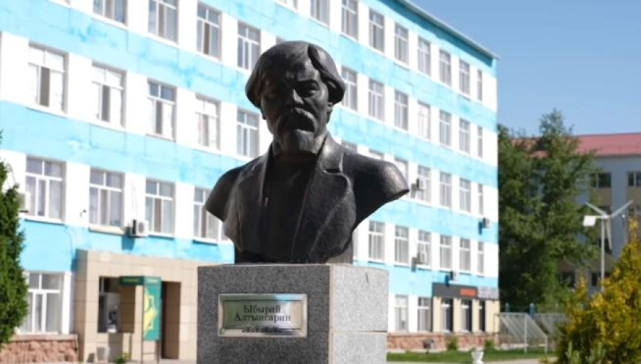 Бектенов посетил объекты образования и здравоохранения Костанайской области