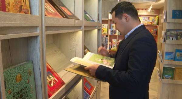 Бүгін - халықаралық кітап сыйлау күні