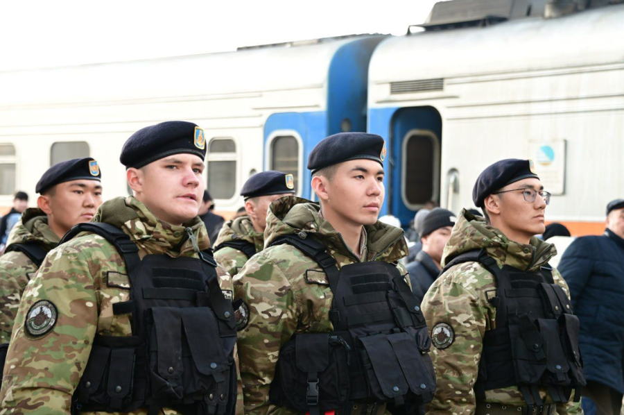 Первые участники военного парада прибыли в столицу