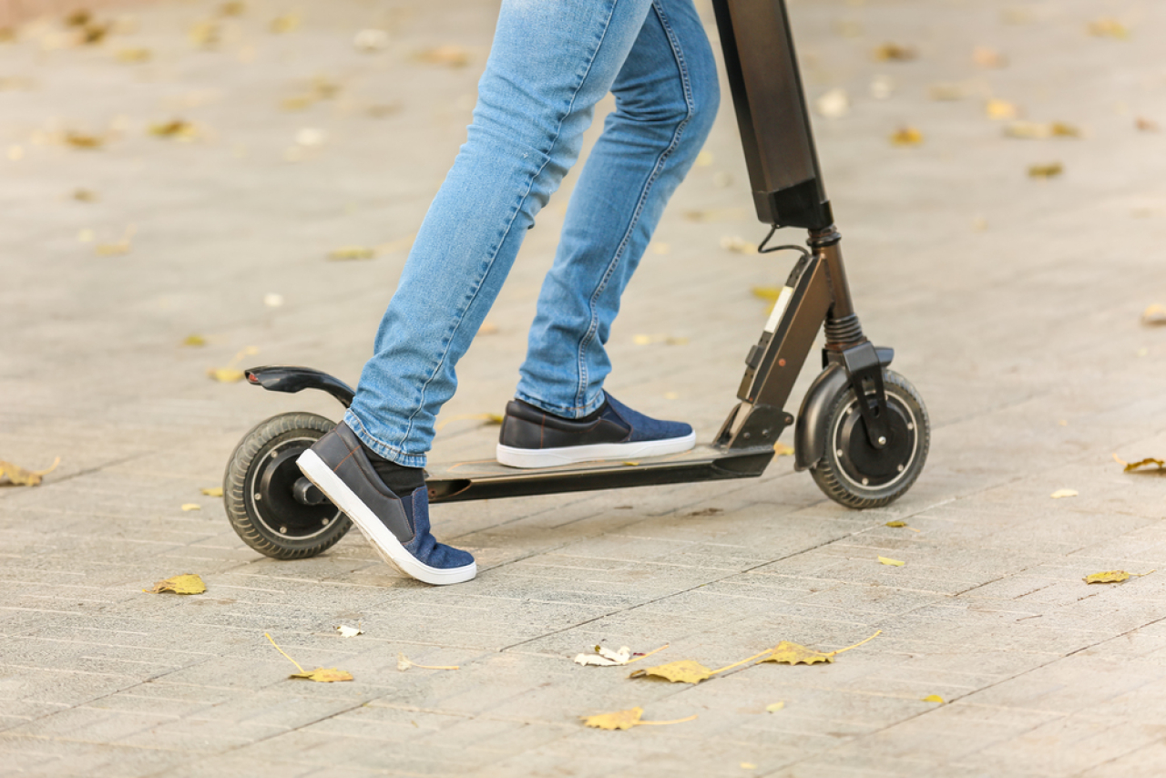 Казахстанцам напомнили о пожарной опасности самокатов