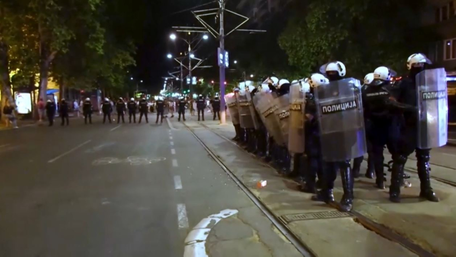 Активисты столкнулись с полицией в Сербии