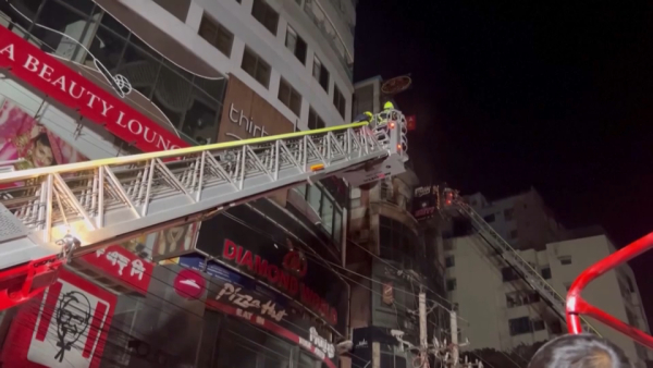 43 человека погибли при пожаре в торговом центре в Бангладеш