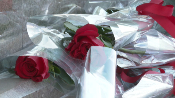 Астанада «Қазақ еліне мың алғыс» монументіне гүл шоқтары қойылды