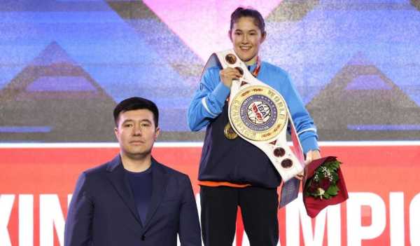 Әлем чемпионы атанған боксшы қыздарға 50 млн теңгеден беріледі