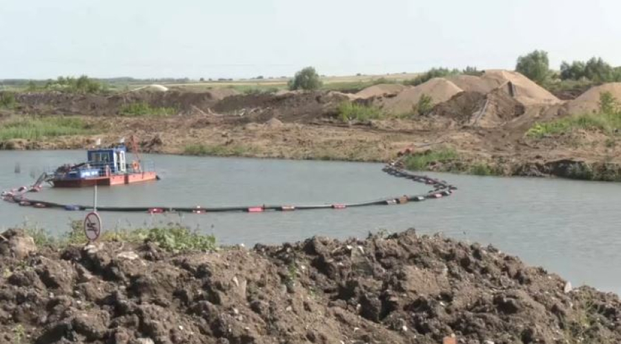 Ақмола облысындағы Шағалы өзені тазаланып жатыр