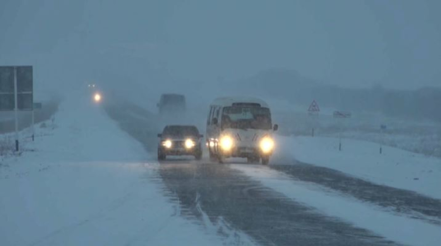 В Казахстане ограничили движение на трассах из-за непогоды