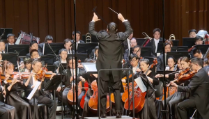 Шанхайский филармонический оркестр открыл новый концертный сезон  