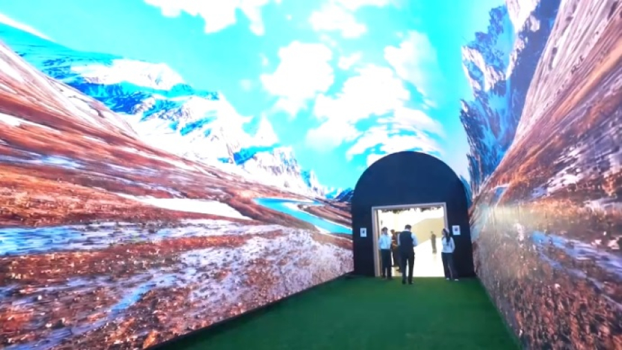 12-метровый LED-туннель заработал в столице