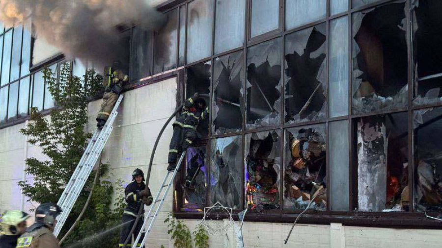 В Астане тушат пожар по повышенному рангу