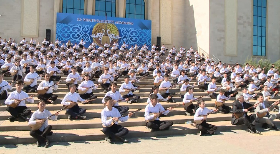 Қазақстанда шілденің алғашқы жексенбісі - Ұлттық домбыра күні