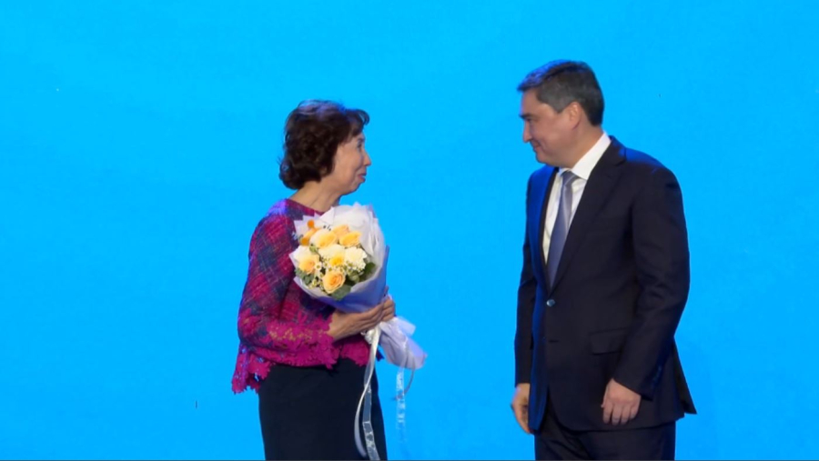 Мереке қарсаңында әлеуметтік қызметкерлер марапатталды