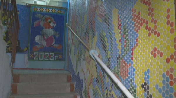 Подъезд дома мозаикой украсил житель Балхаша - Новости Казахстана и ...