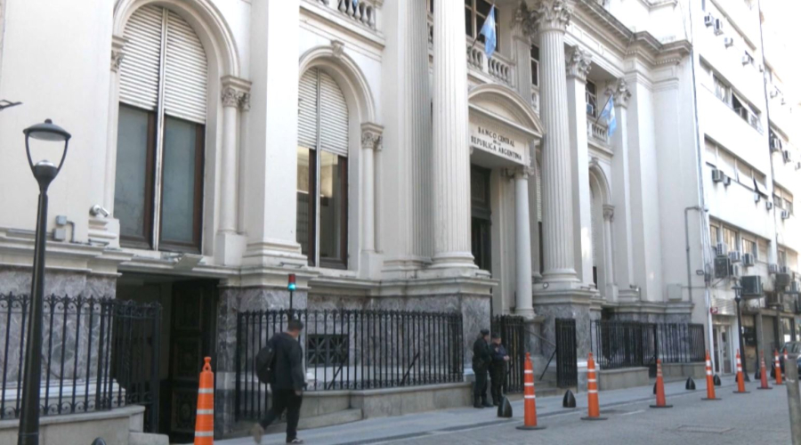 Аргентина 10 жылдағы ең үлкен дағдарысқа тап болды