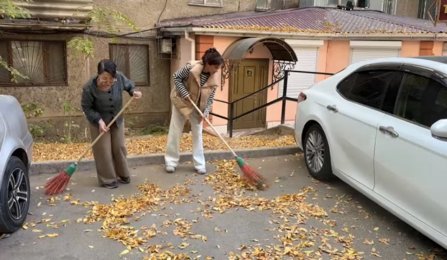 Масштабные субботники проходят по всему Казахстану