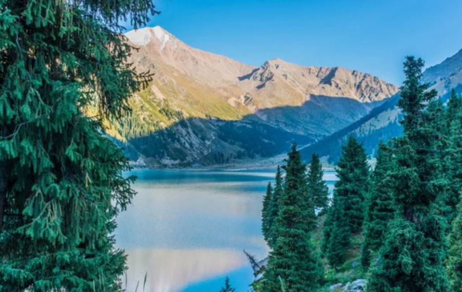 В горах Алматы обследовали моренные и ледниковые озера