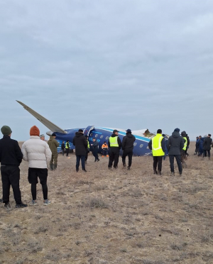 Пассажирский самолёт разбился вблизи Актау