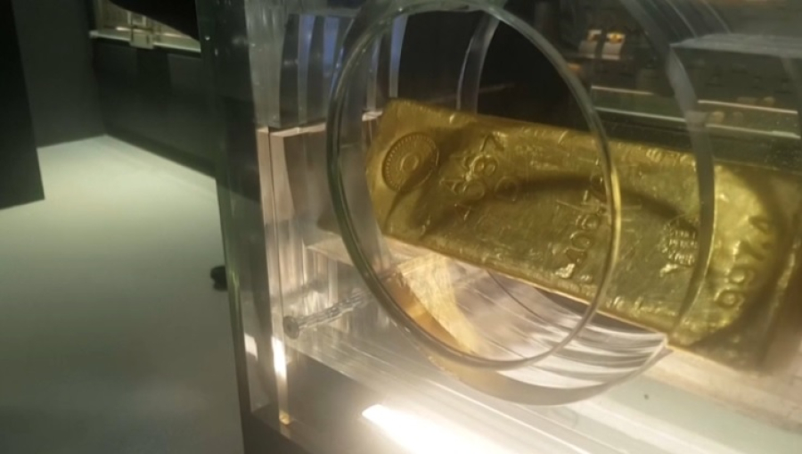 Цена золота впервые превысила $3500 за унцию