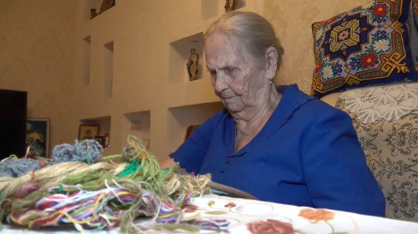 Ветеран войны из Актау вышивает картины