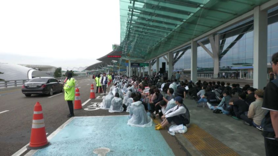 Работники аэропортов бастуют в Корее