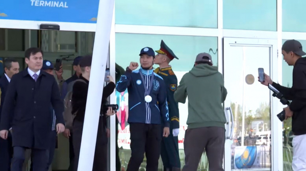 Боксер Нурбек Оралбай вернулся домой с Олимпиады в Париже