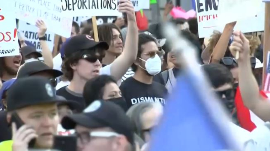 Беспорядки в Лос-Анджелесе: Нацгвардия остаётся под федеральным контролем. LIVE