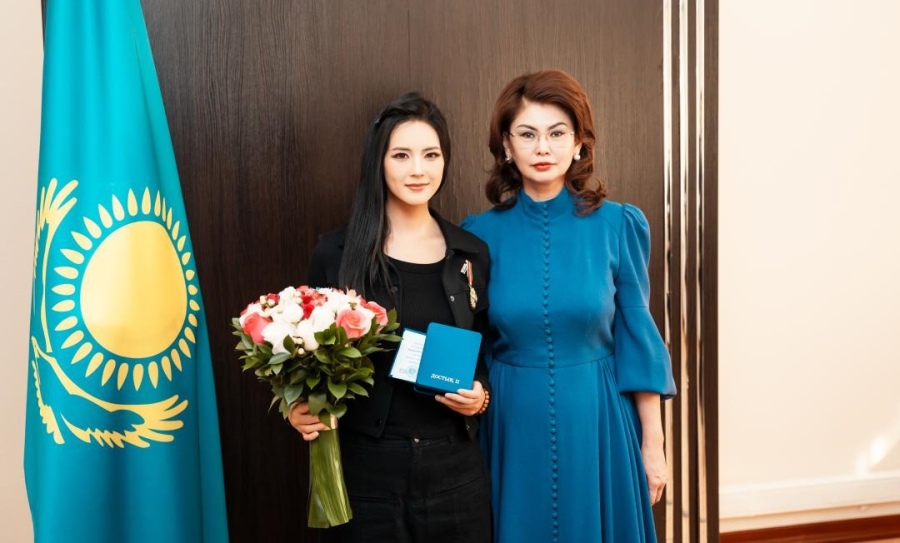 Блогер из Китая награждена орденом «Достық» от имени Президента Казахстана