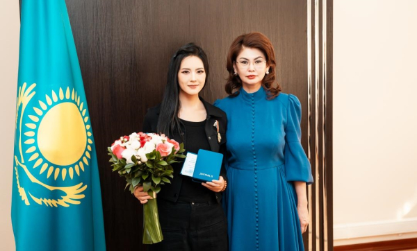 Блогер из Китая награждена орденом «Достық» от имени Президента Казахстана