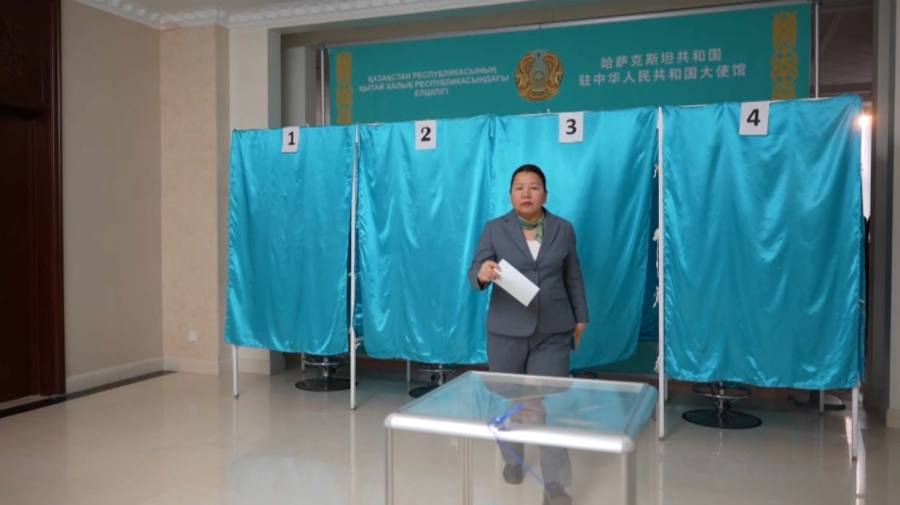 Қытайда 4 дауыс беру учаскесі жұмыс істеп тұр