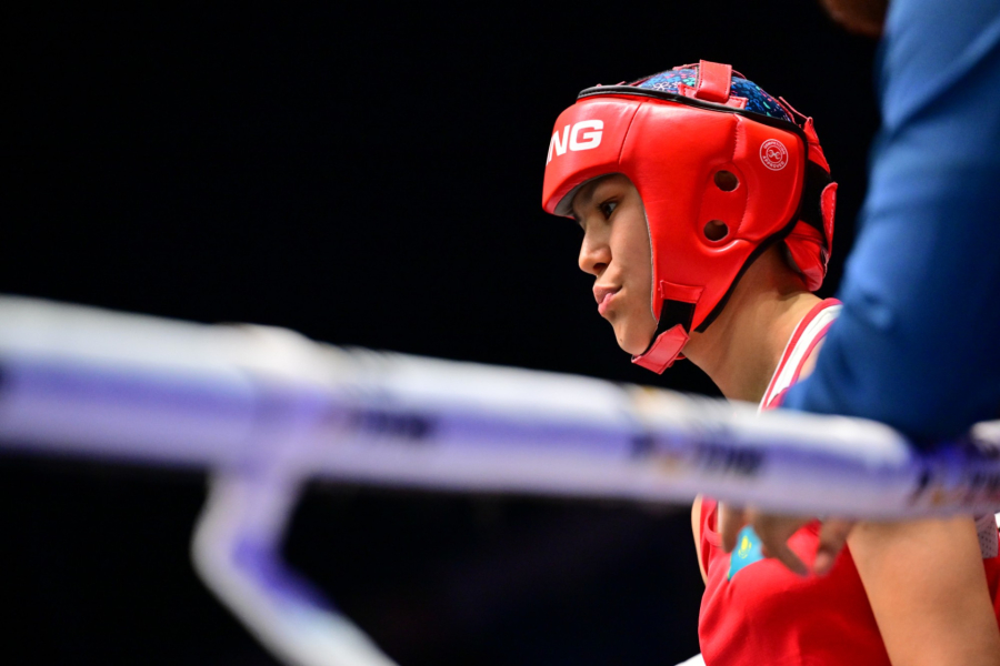 Алуа Балкибекова пробилась в 1/4 финала чемпионата мира по боксу