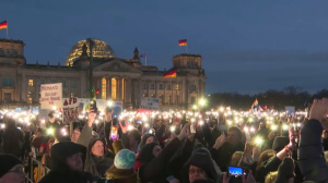 Десятки тысяч людей вышли на акции протеста против правого экстремизма в Германии