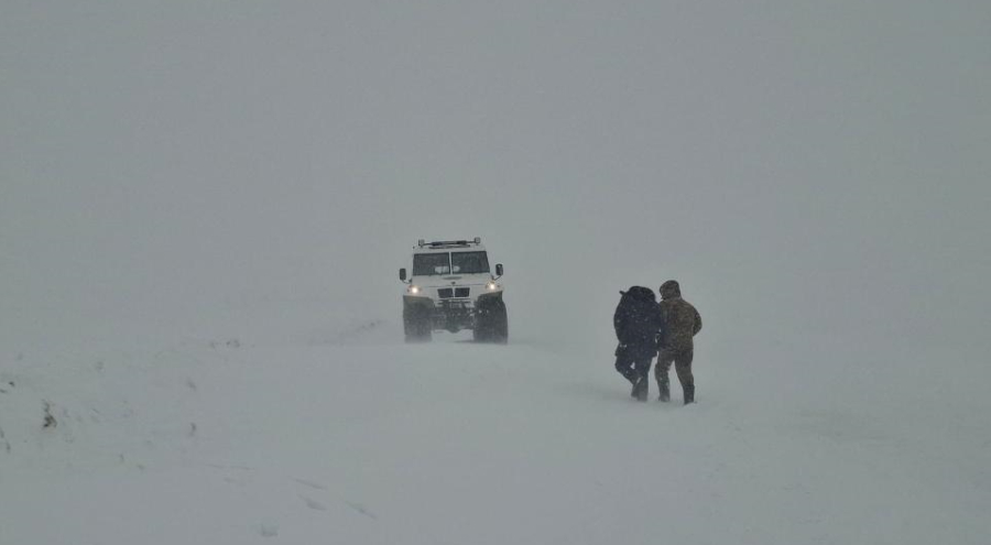 Почти 80 человек эвакуировали за трое суток из снежных заносов в Казахстане