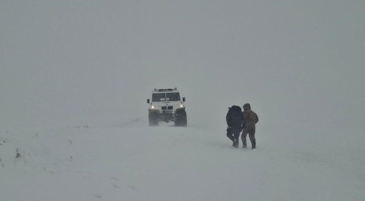 Почти 80 человек эвакуировали за трое суток из снежных заносов в Казахстане