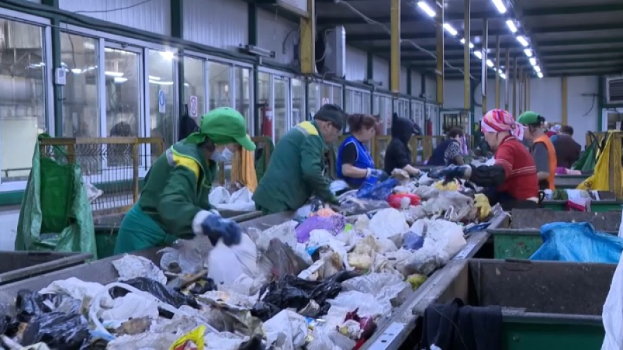 Пресс-тур организовали на мусоросортировочный завод в Алматы