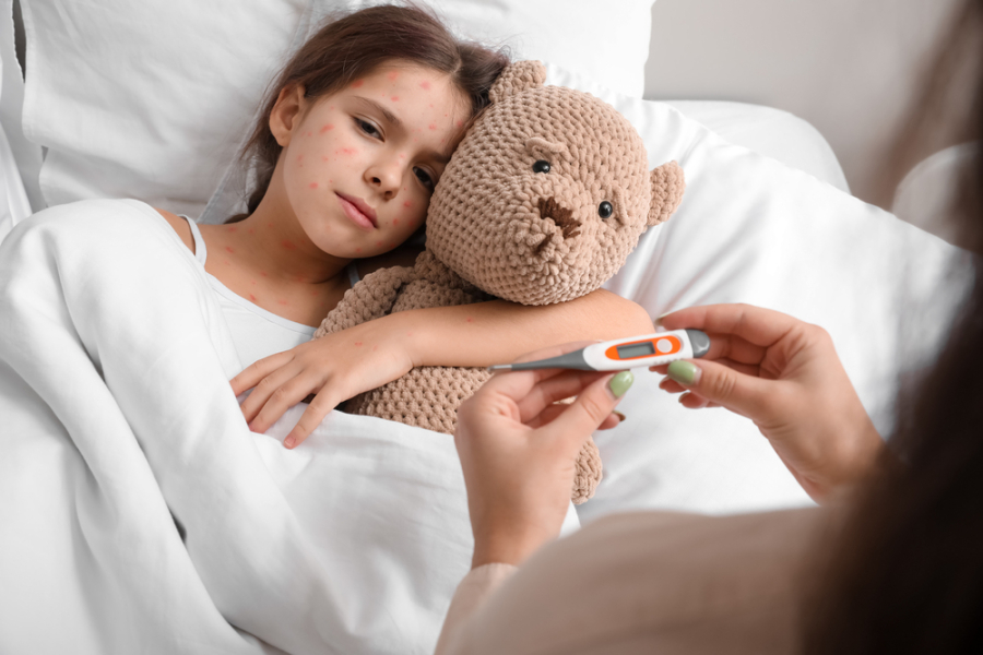 Заболеваемость корью и коклюшем снизилась в Казахстане