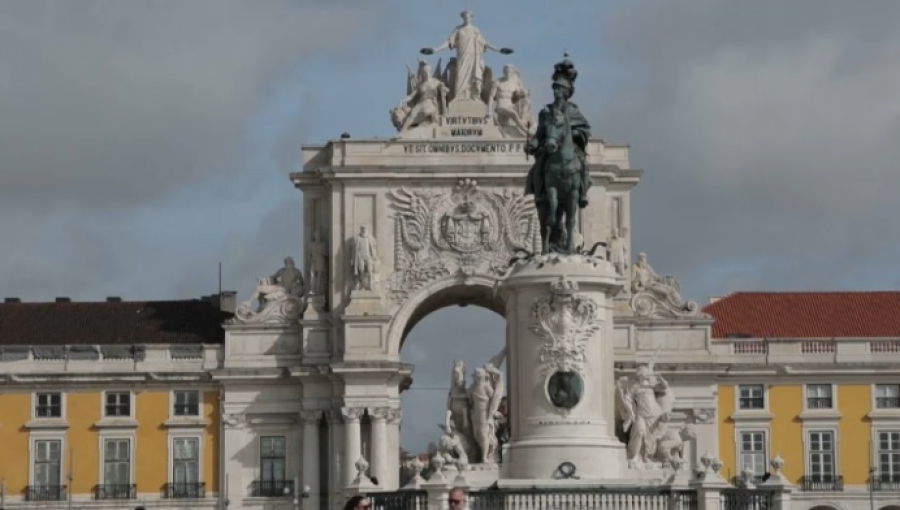 Госслужащие устроили массовую забастовку в Португалии