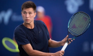 Казахстанский теннисист вышел в полуфинал турнира в Швейцарии