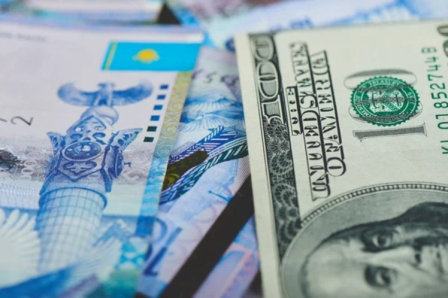 Доллар продолжил рост: сколько стоит валюта в Казахстане