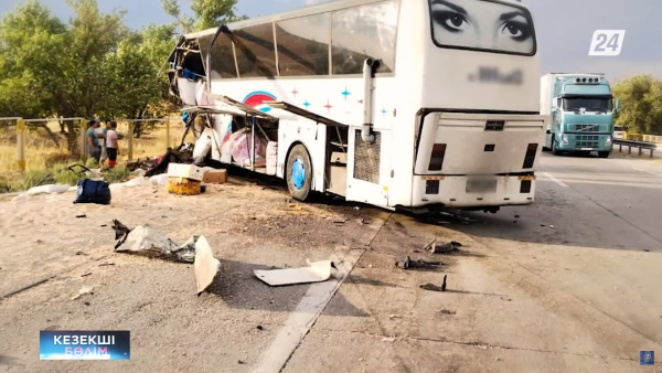 Дөңгелегі жарылып, мерт болды: Түркістан облысында жантүршігерлік жол апаты тіркелді | Кезекші бөлім